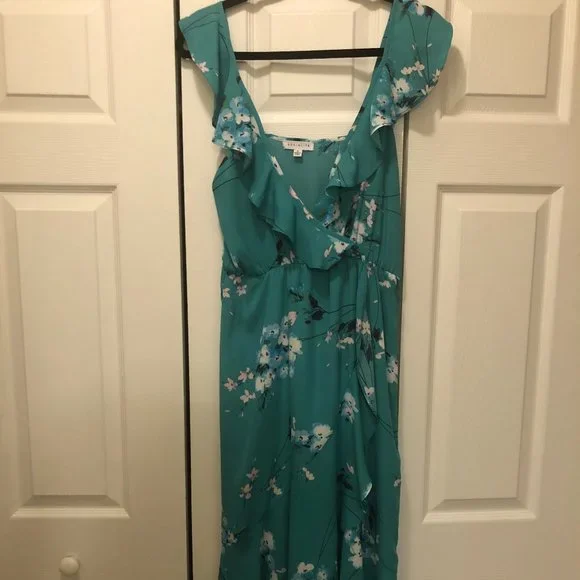 green emerald velvet dress Kelly Green Floral Printed Split Frilled Tie Neck Tiered Long Sleeve M –  SSYS